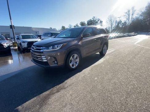 Used 2017 Toyota Highlander Limited image 10