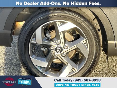 Certified 2025 Hyundai Venue SEL image 11