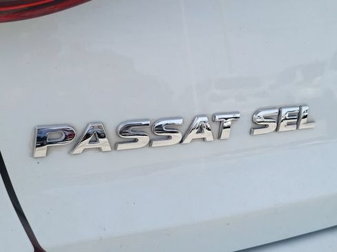Used 2017 Volkswagen Passat 1.8T SEL Premium FWD image 5