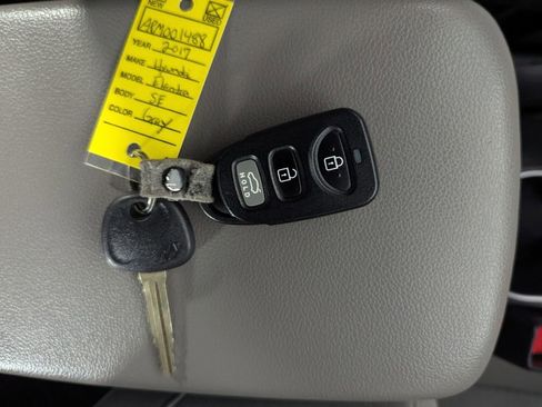 Used 2017 Hyundai Elantra SE image 29