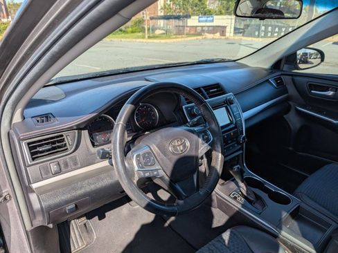 Used 2015 Toyota Camry SE image 11