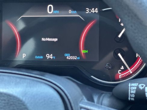 Used 2025 Toyota RAV4 XLE AWD/4WD image 20