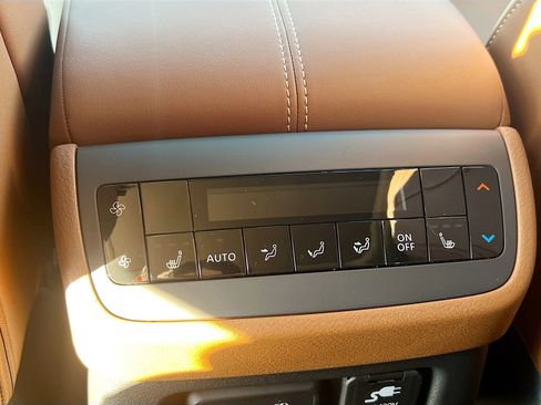 New 2026 Nissan Pathfinder Platinum image 27