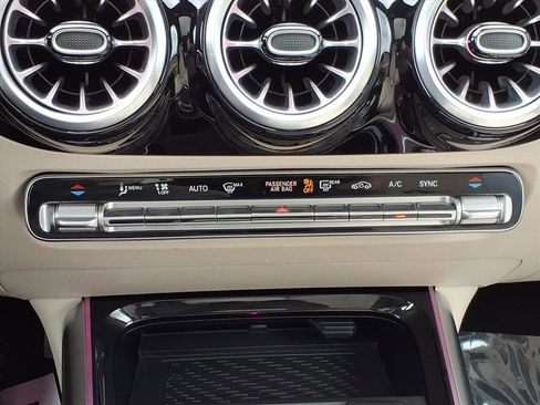 Certified 2025 Mercedes-Benz GLA 250 4MATIC image 19