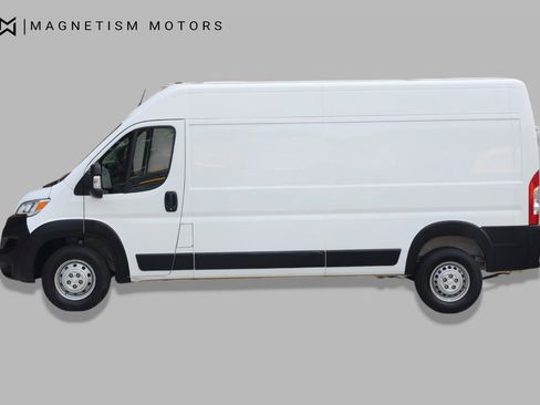 Used 2024 RAM ProMaster 2500 w/ Convenience Group FWD image 2