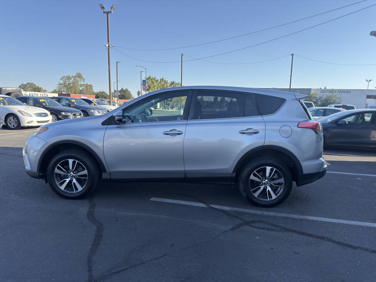Used 2018 Toyota RAV4 XLE w/ All Weather Liner Package FWD image 6