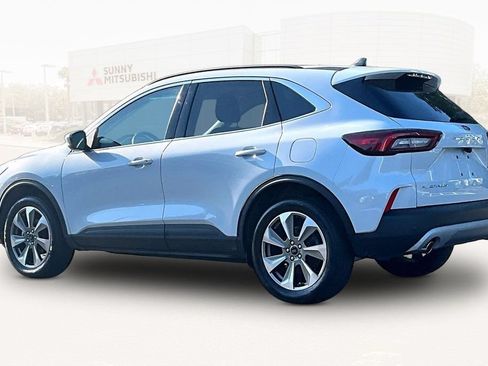 Used 2025 Ford Escape Platinum AWD/4WD image 4
