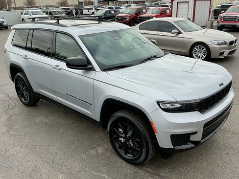 Used 2024 Jeep Grand Cherokee L Altitude image 4