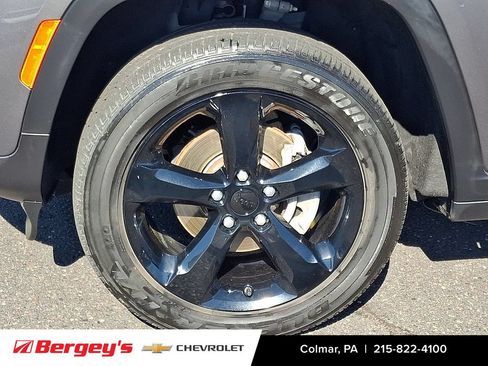 Used 2024 Jeep Grand Cherokee Altitude AWD/4WD image 10