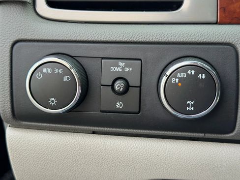 Used 2011 Chevrolet Avalanche LTZ image 50