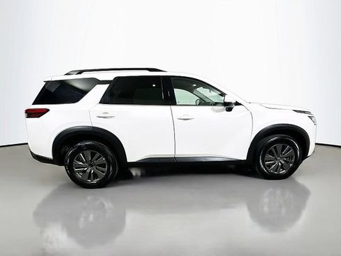 Used 2025 Nissan Pathfinder SV FWD image 8