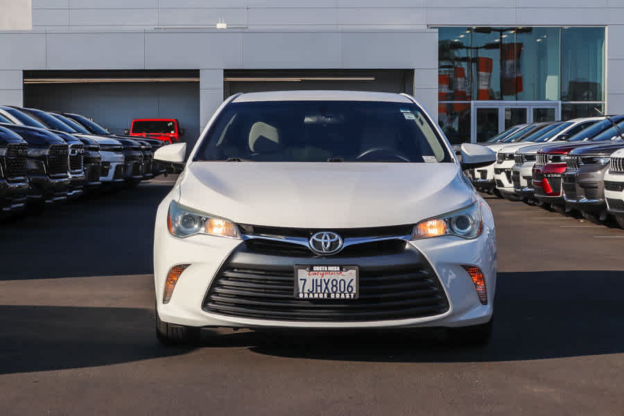 Used 2015 Toyota Camry LE FWD image 2