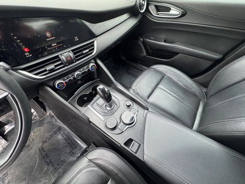Used 2017 Alfa Romeo Giulia Sprint w/ Cold Weather Package image 16