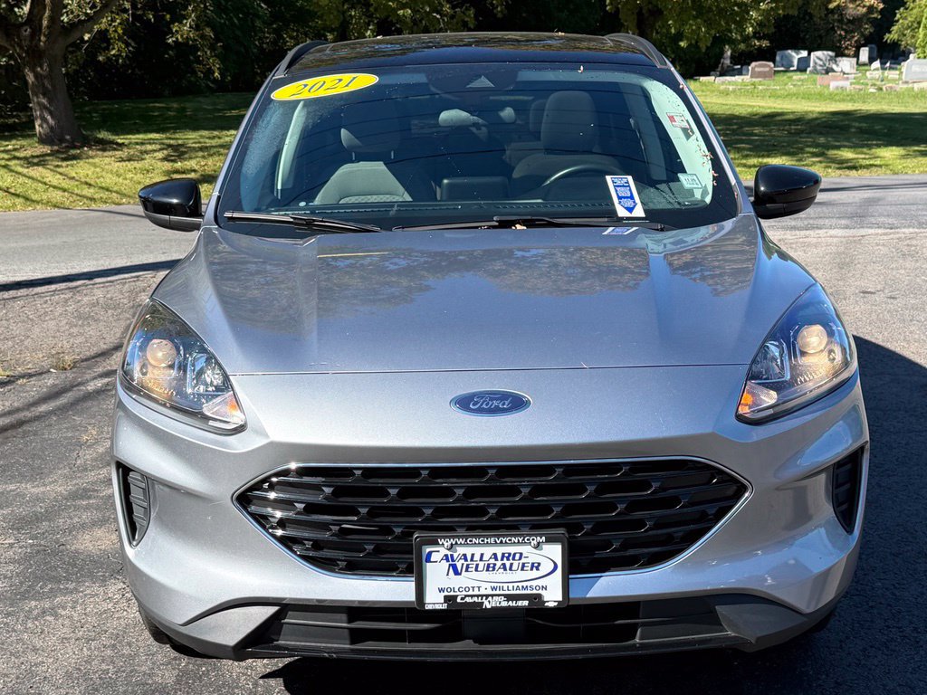 Used 2021 Ford Escape SE w/ SE Sport Appearance Package AWD/4WD image 2
