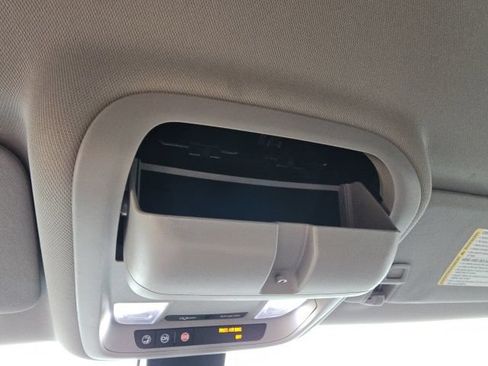Used 2018 Chevrolet Equinox Premier FWD image 34