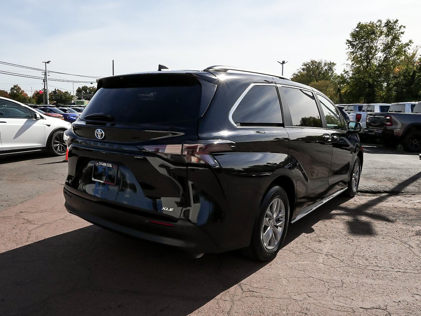 Used 2025 Toyota Sienna XLE FWD image 6