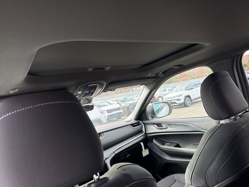 New 2025 Jeep Grand Cherokee 4WD image 8