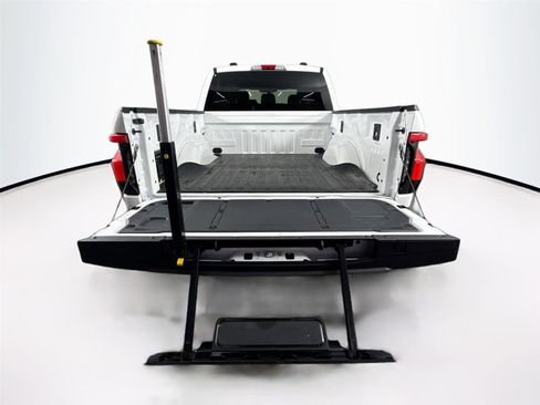 Used 2022 Ford F150 Lightning Lariat image 45