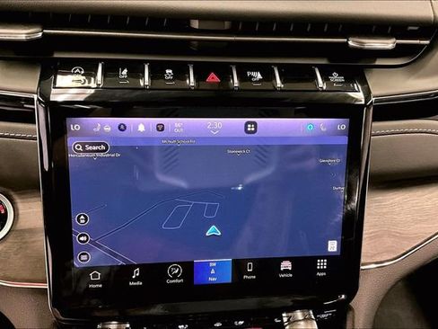 Used 2024 Jeep Grand Cherokee Overland w/ Luxury Tech Group IV image 37