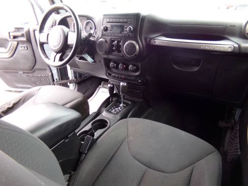 Used 2015 Jeep Wrangler Unlimited Sport w/ Quick Order Package 24S AWD/4WD image 26