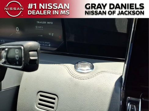 Used 2019 Lincoln Navigator L Select RWD image 16