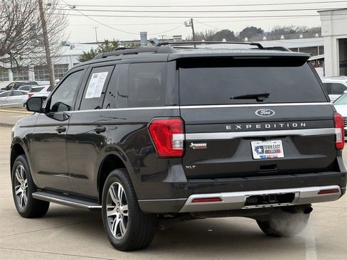 Certified 2022 Ford Expedition XLT image 5