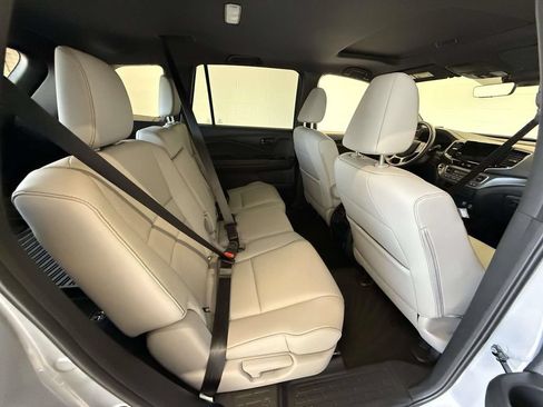 Used 2023 Honda Passport EX-L image 16