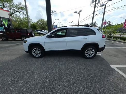 Used 2022 Jeep Cherokee Latitude Lux w/ Sun & Sound Group image 2