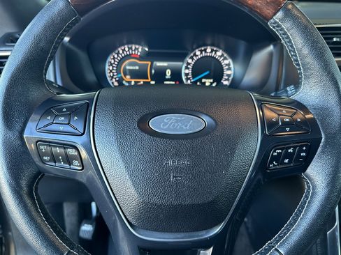Used 2018 Ford Explorer Platinum image 26
