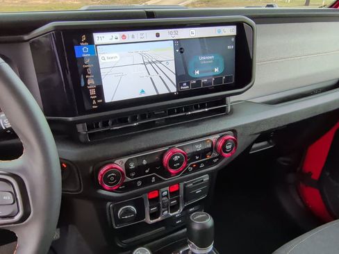 Used 2024 Jeep Gladiator Sport image 24