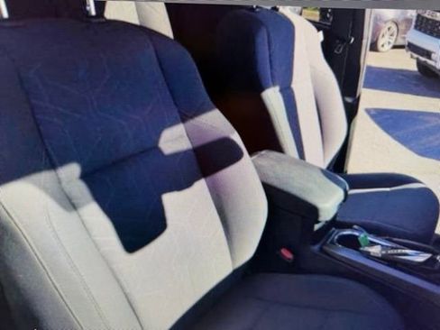 Used 2019 Toyota Tacoma TRD Off-Road image 3