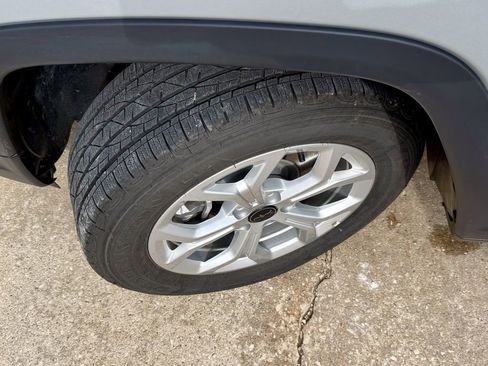 Used 2025 Jeep Compass Latitude image 27