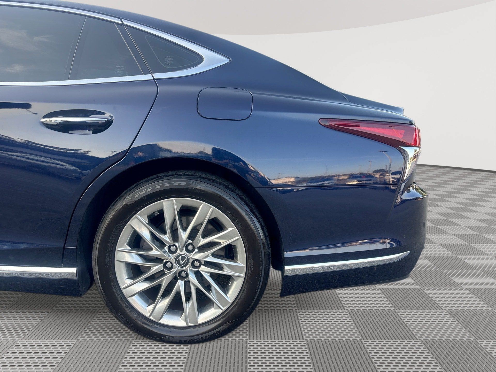 Used 2019 Lexus LS 500 RWD image 29
