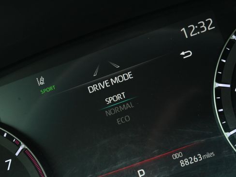 Used 2020 Toyota Highlander XLE image 34