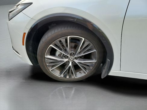 Used 2025 Toyota Prius Limited w/ Limited Premium Package FWD image 30