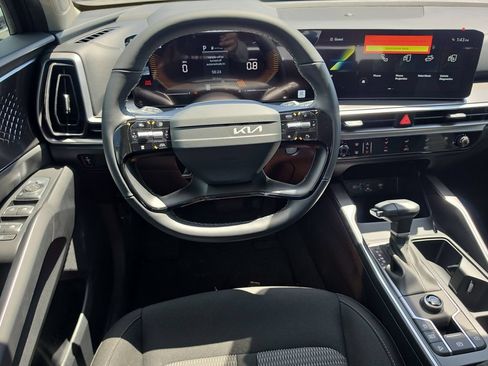 New 2026 Kia Sorento LX FWD image 13