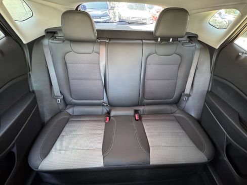 Used 2025 Chevrolet Trax LT FWD image 33
