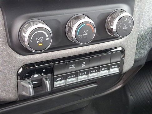 Used 2024 RAM 2500 Tradesman w/ Chrome Appearance Group image 10