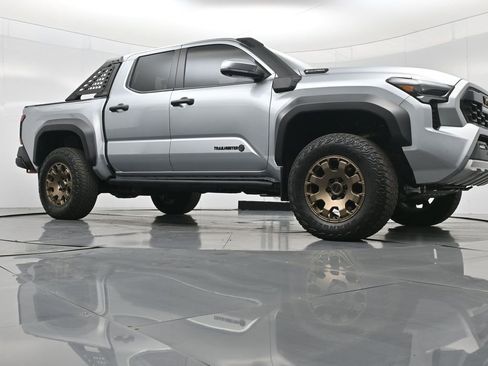 Used 2024 Toyota Tacoma Trailhunter image 48