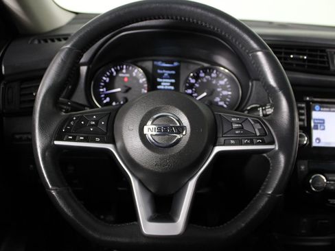 Used 2017 Nissan Rogue SV w/ SV Premium Package image 4