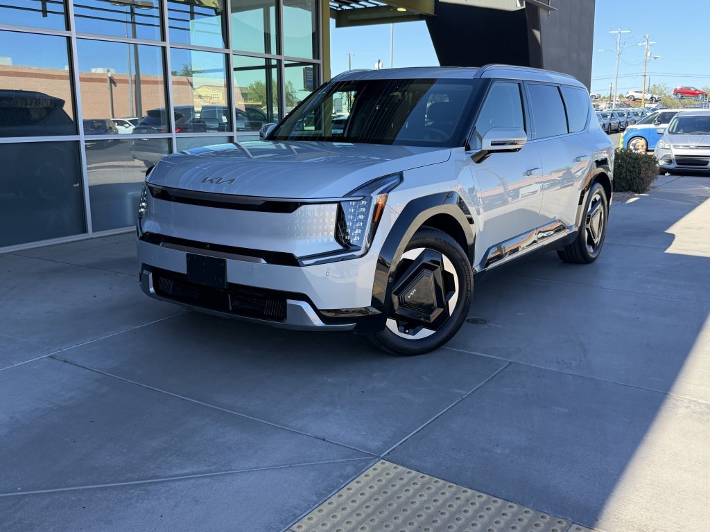 Used 2024 Kia EV9 Land AWD/4WD image 2