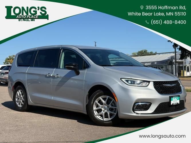 Used 2024 Chrysler Pacifica Touring-L FWD image 1