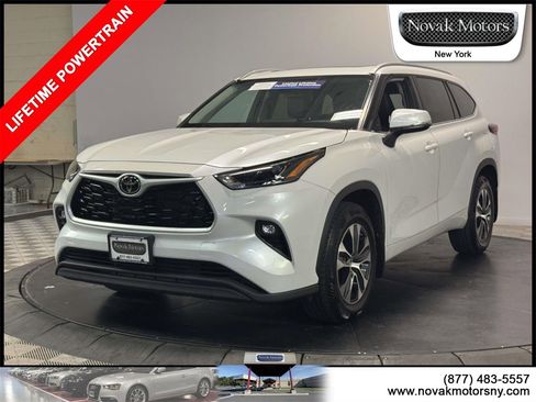 Used 2022 Toyota Highlander XLE image 4