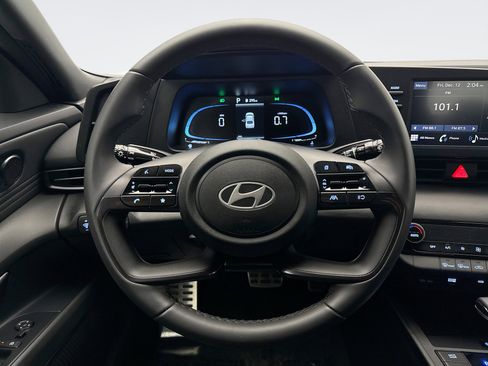 Used 2025 Hyundai Elantra Sport image 12