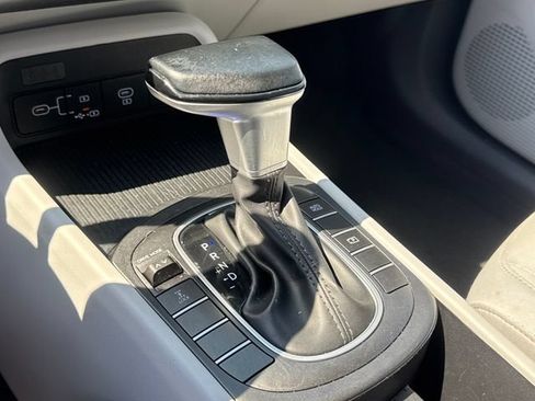 Used 2025 Hyundai Kona SEL AWD/4WD image 16