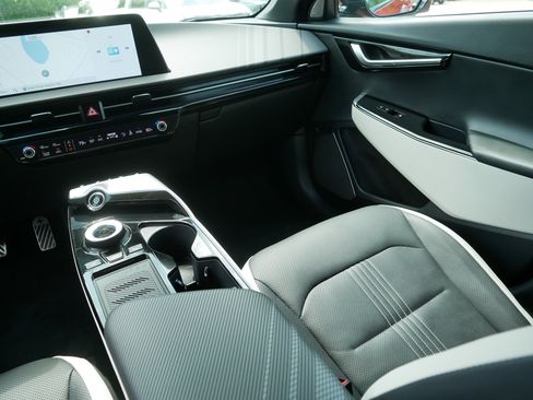 Certified 2024 Kia EV6 GT-Line AWD/4WD image 11