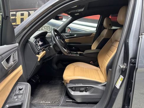 Used 2024 Volkswagen Atlas Cross Sport SEL R-Line AWD/4WD image 4