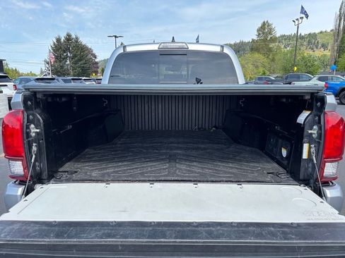 Used 2019 Toyota Tacoma TRD Off-Road AWD/4WD image 22