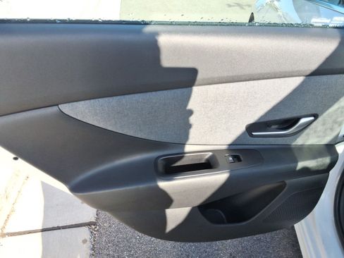 Used 2025 Hyundai Elantra Limited image 22