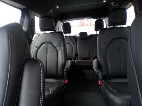 New 2026 Chrysler Pacifica Select image 17